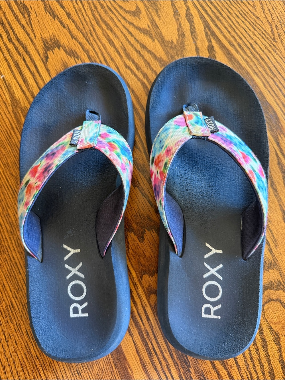 Roxy navy blue Flip Flops with Multicolor Tie-Dye Straps. Super soft.